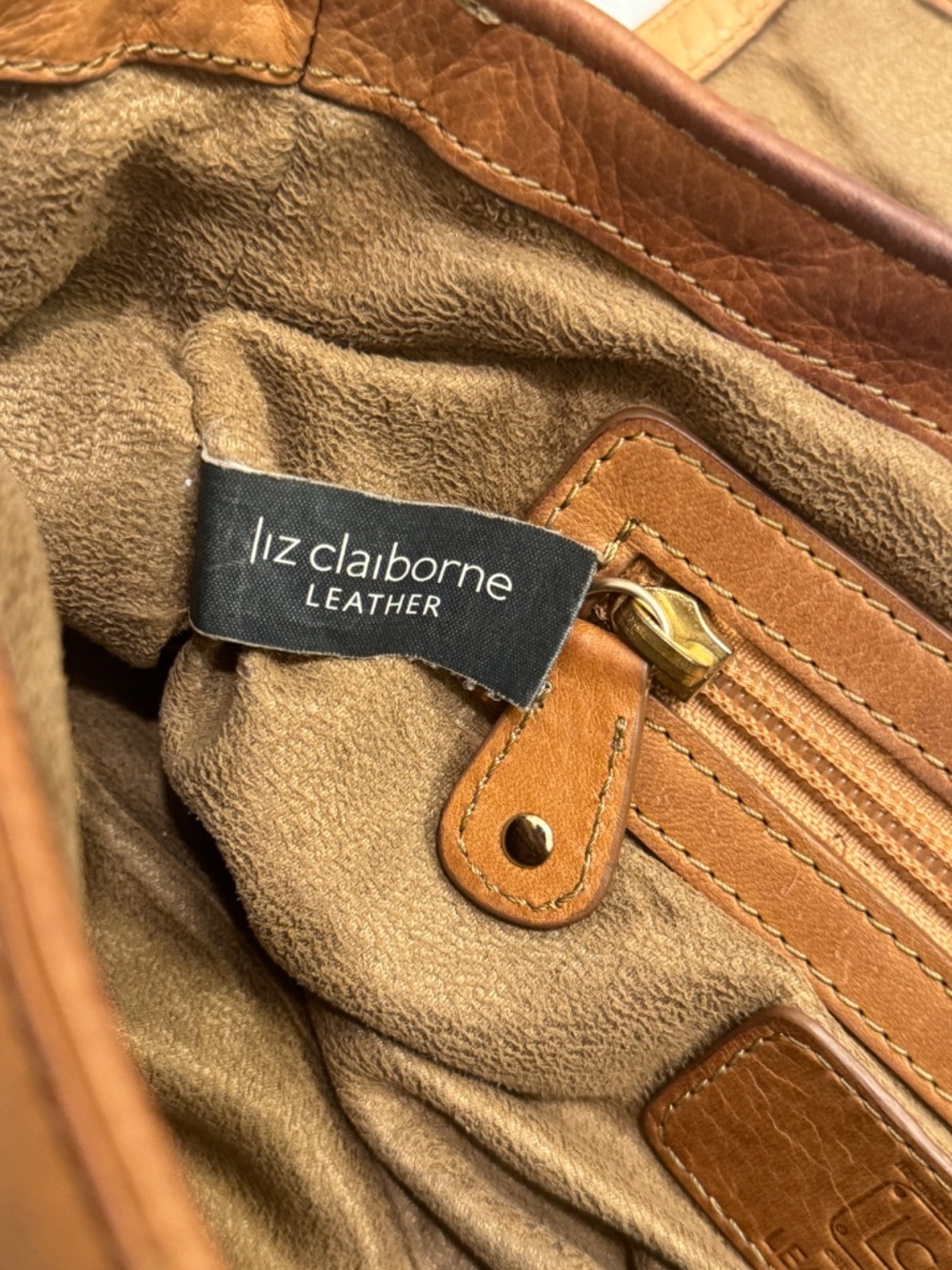 Classic Women's Leather Shoulder Bag in Tan - Picture 6 of 16